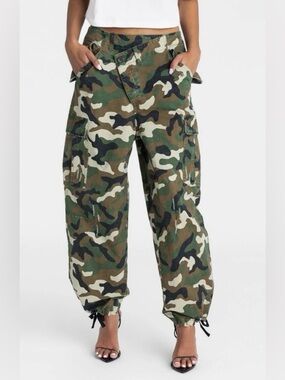 KBB By Kahlana | Camo Cargo Pants | L